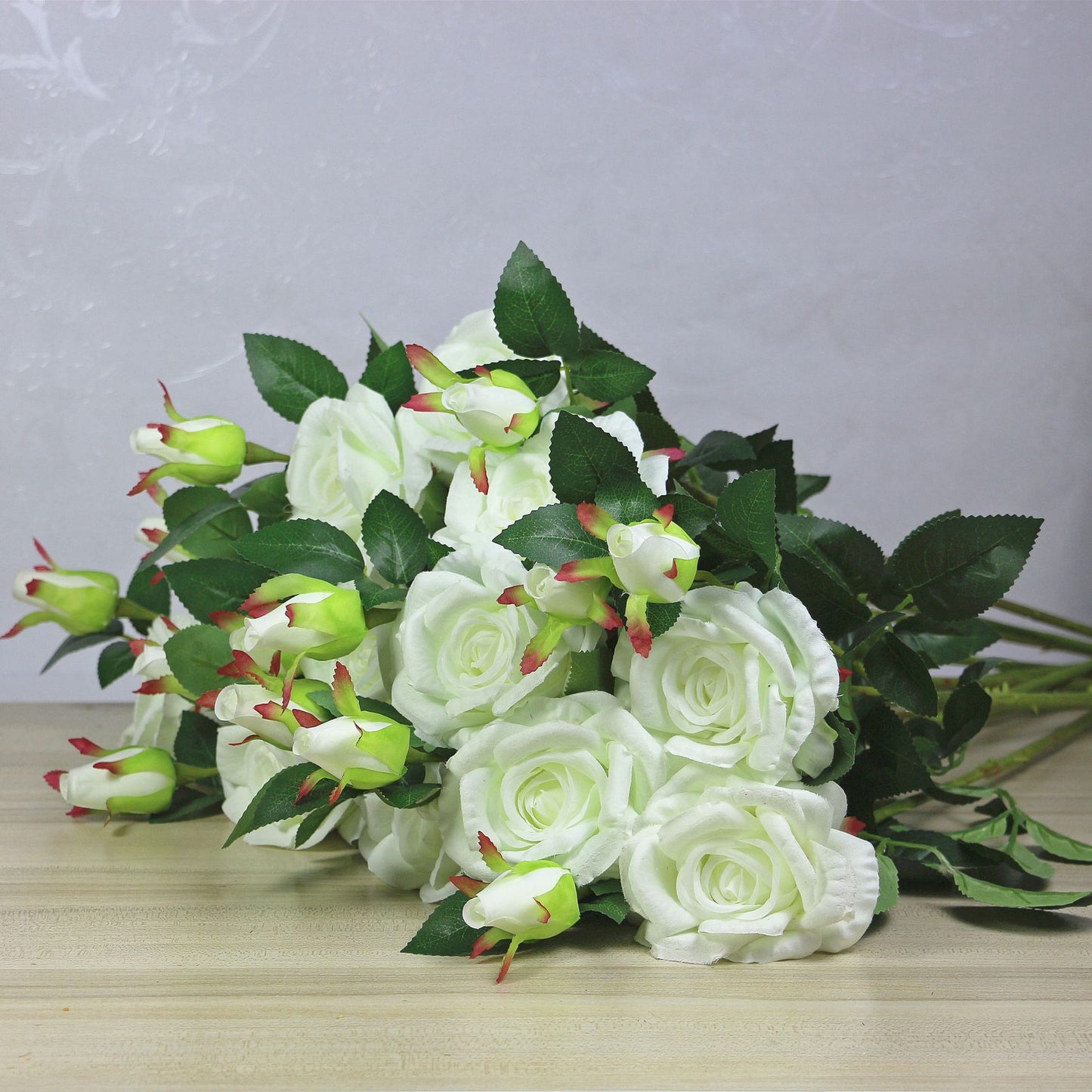 3 European-style flannel roses