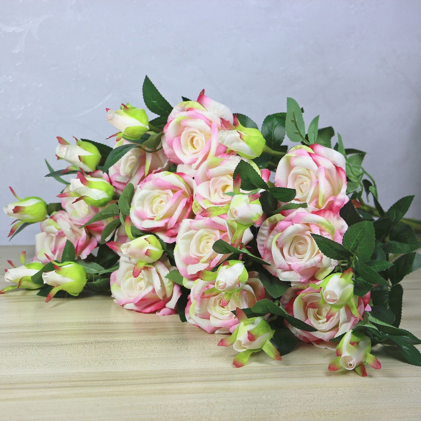3 European-style flannel roses
